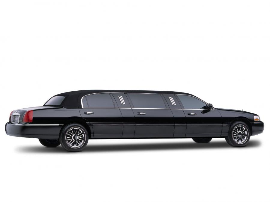  Lincoln Town Car 120V Limousine by Krystal 2003 года  (фото 3 из 3)